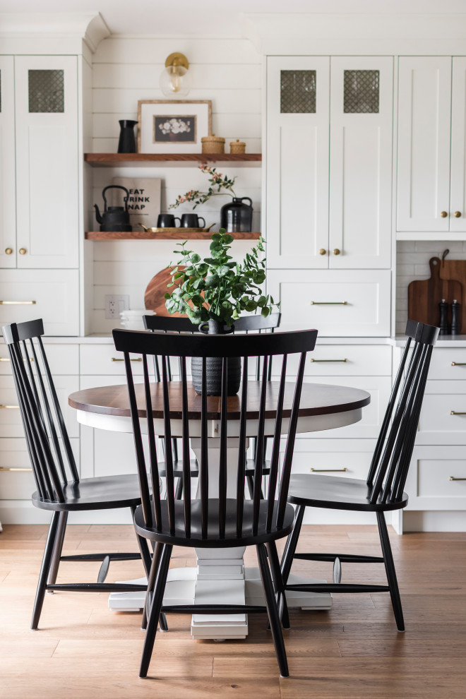 Example of a transitional kitchen design in Toronto