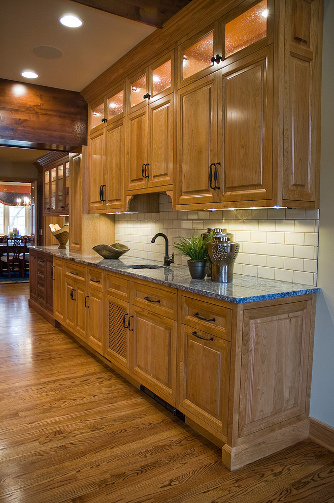 Design ideas for a traditional kitchen in Omaha.