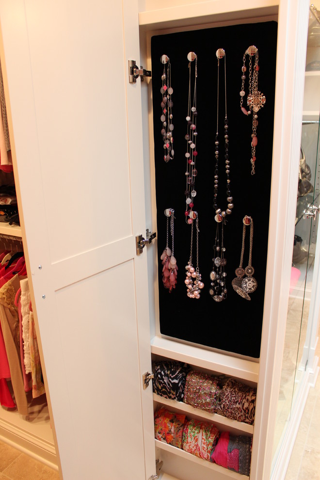 Design ideas for a traditional storage and wardrobe in Cleveland.
