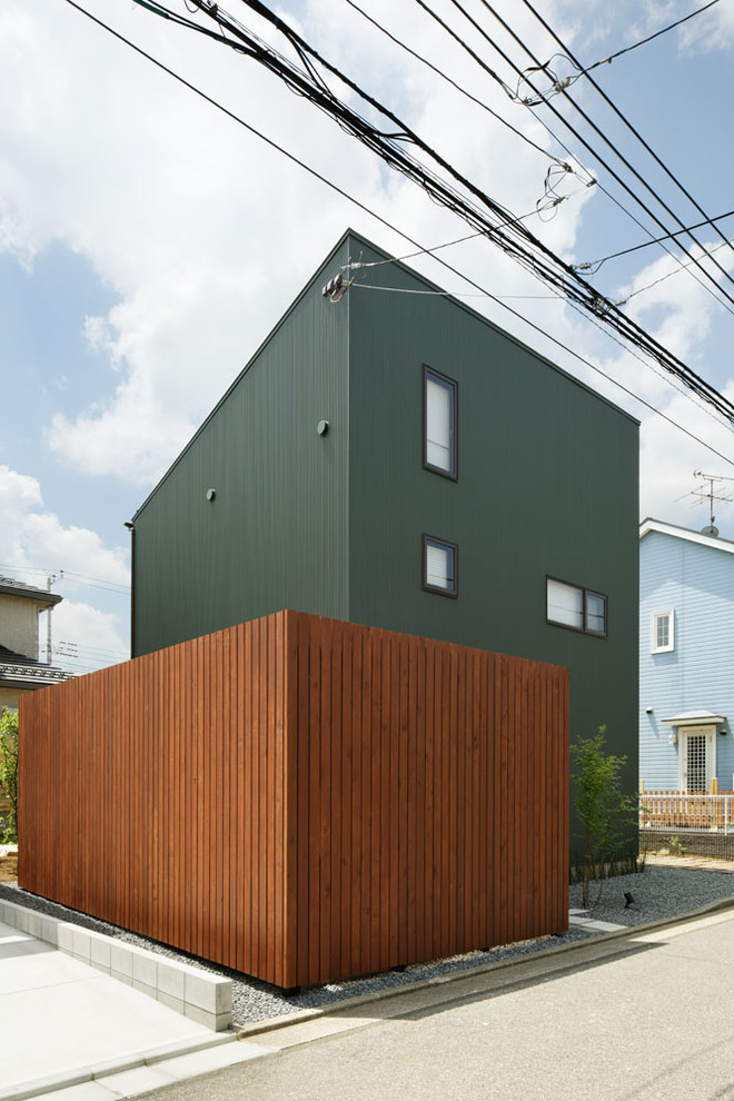 Inspiration for a modern home design in Tokyo Suburbs.