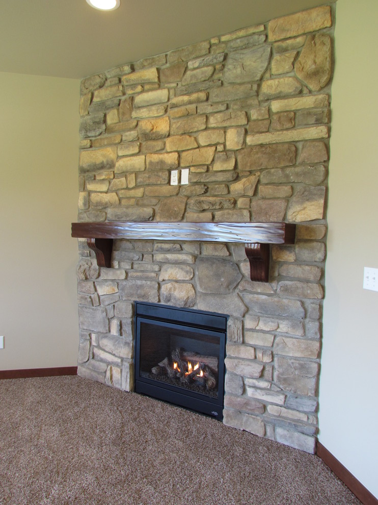 Mountain style home design photo in Seattle