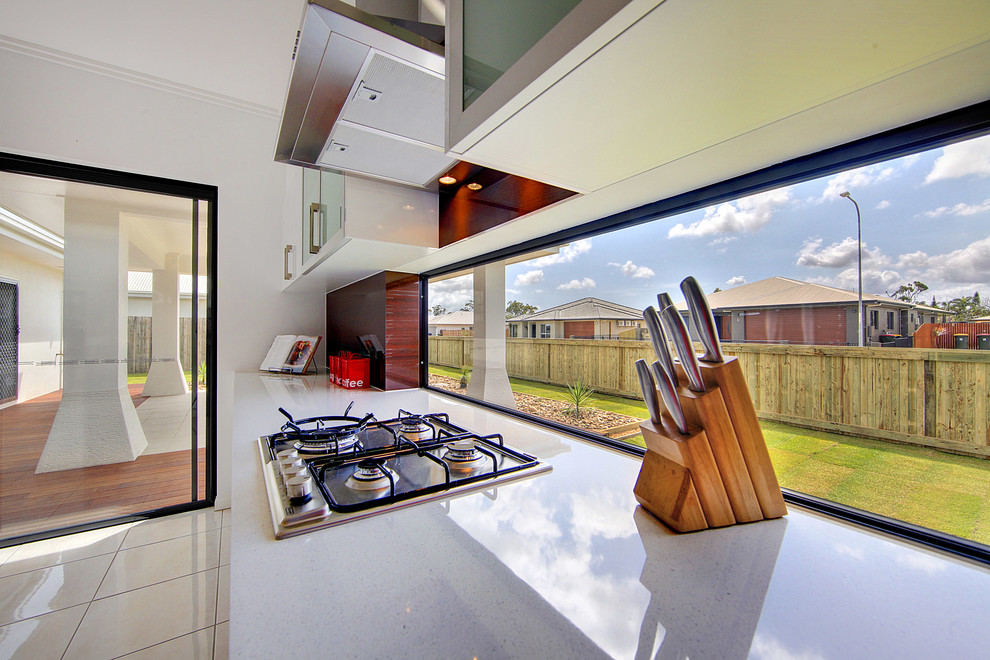 Inspiration for a contemporary kitchen in Cairns.