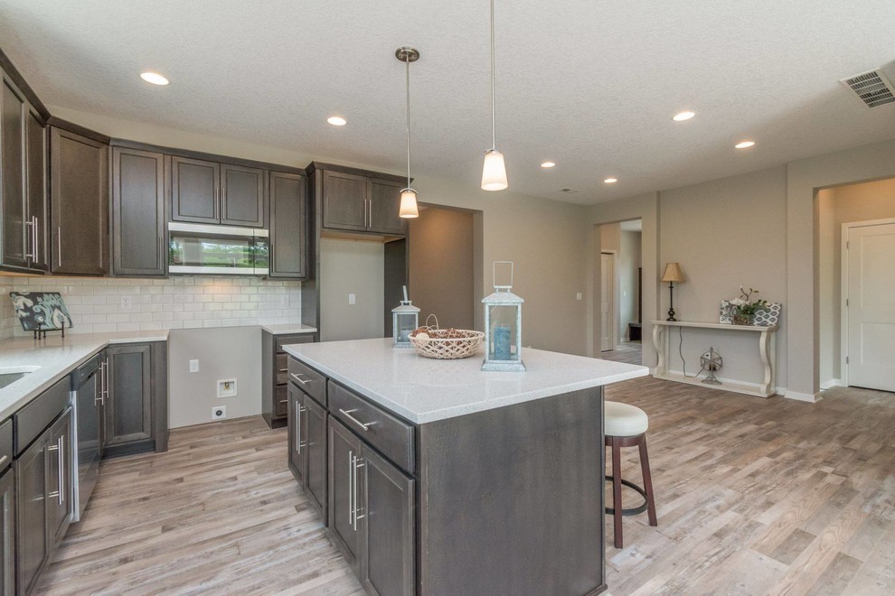 Kitchen - transitional kitchen idea