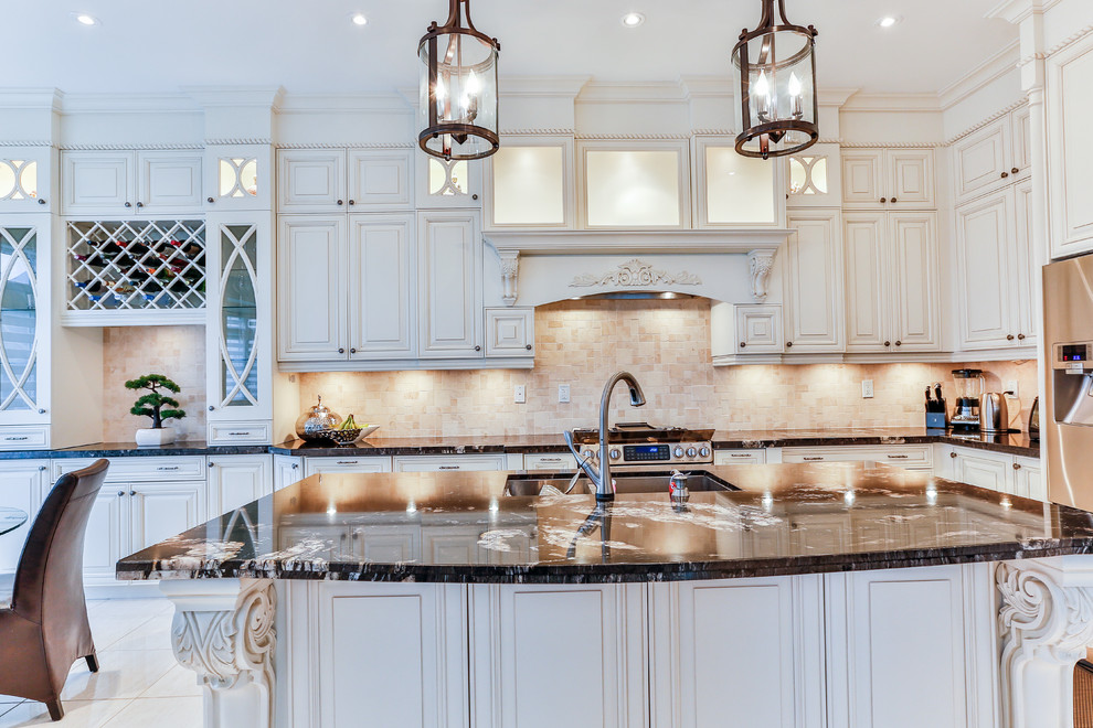 Transitional kitchen photo in Toronto