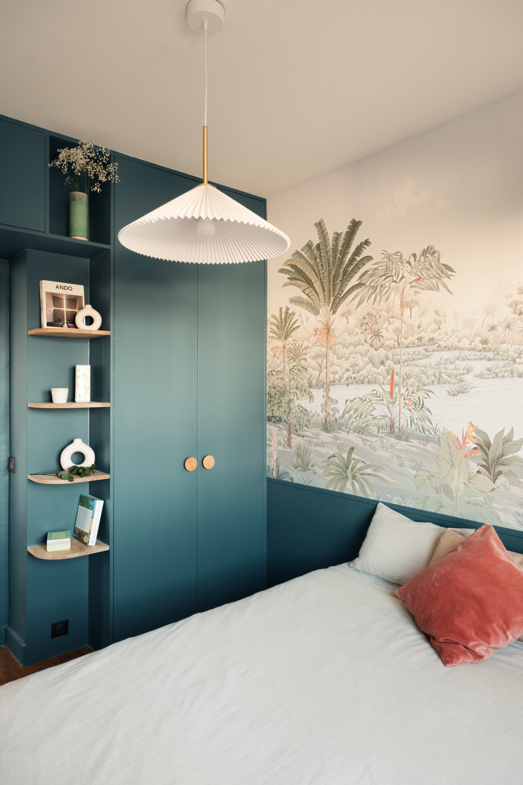 Rénovation colorée d’un appartement années 50