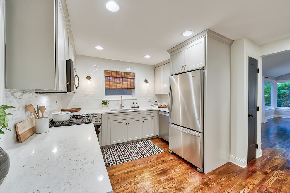 Inspiration for a transitional kitchen remodel in Chicago