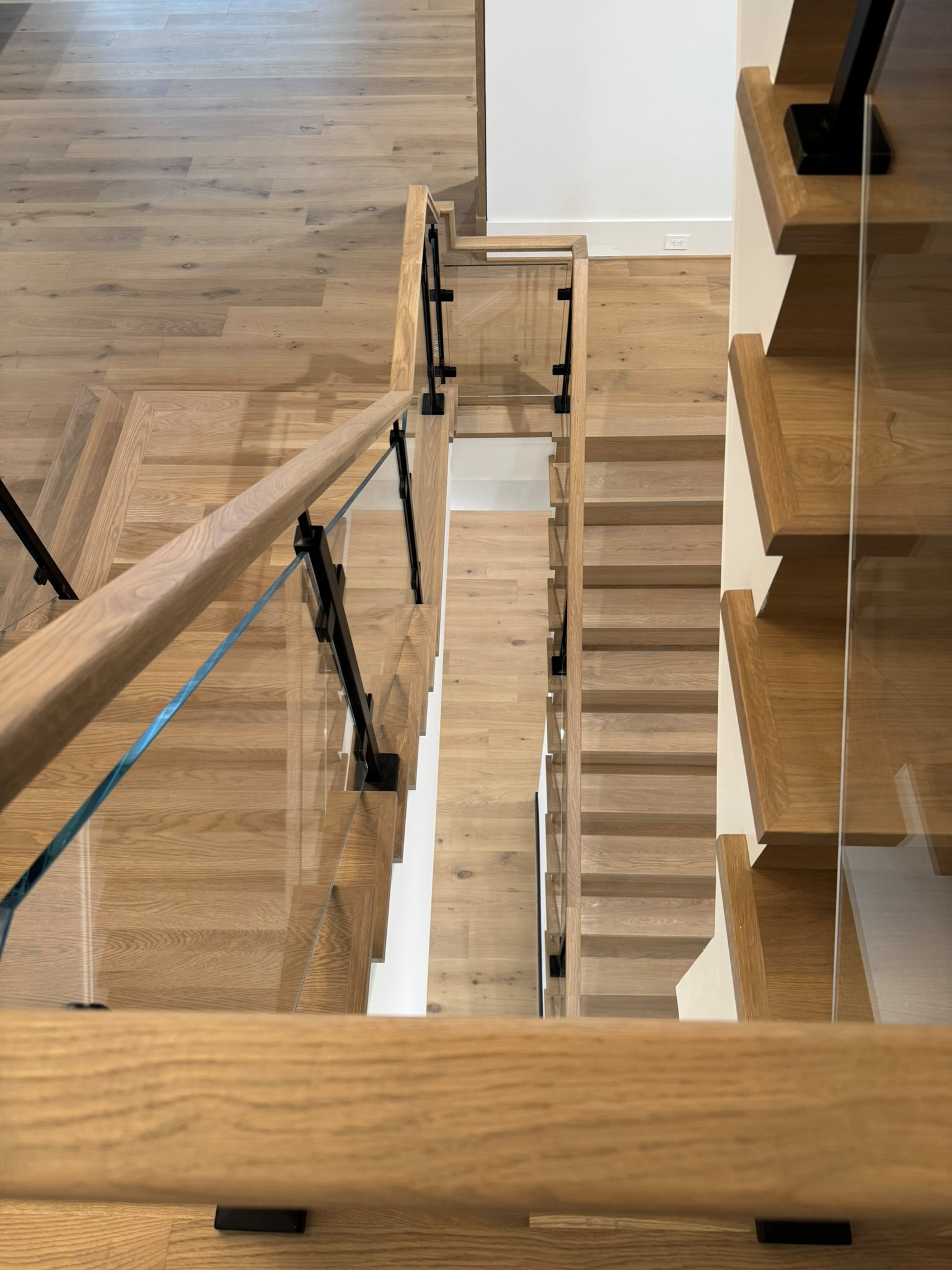 134_Modern White Oak Stair with Glass Balustrade, Vienna, VA 22180
