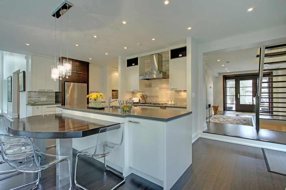 Photo of a large contemporary kitchen in Toronto.