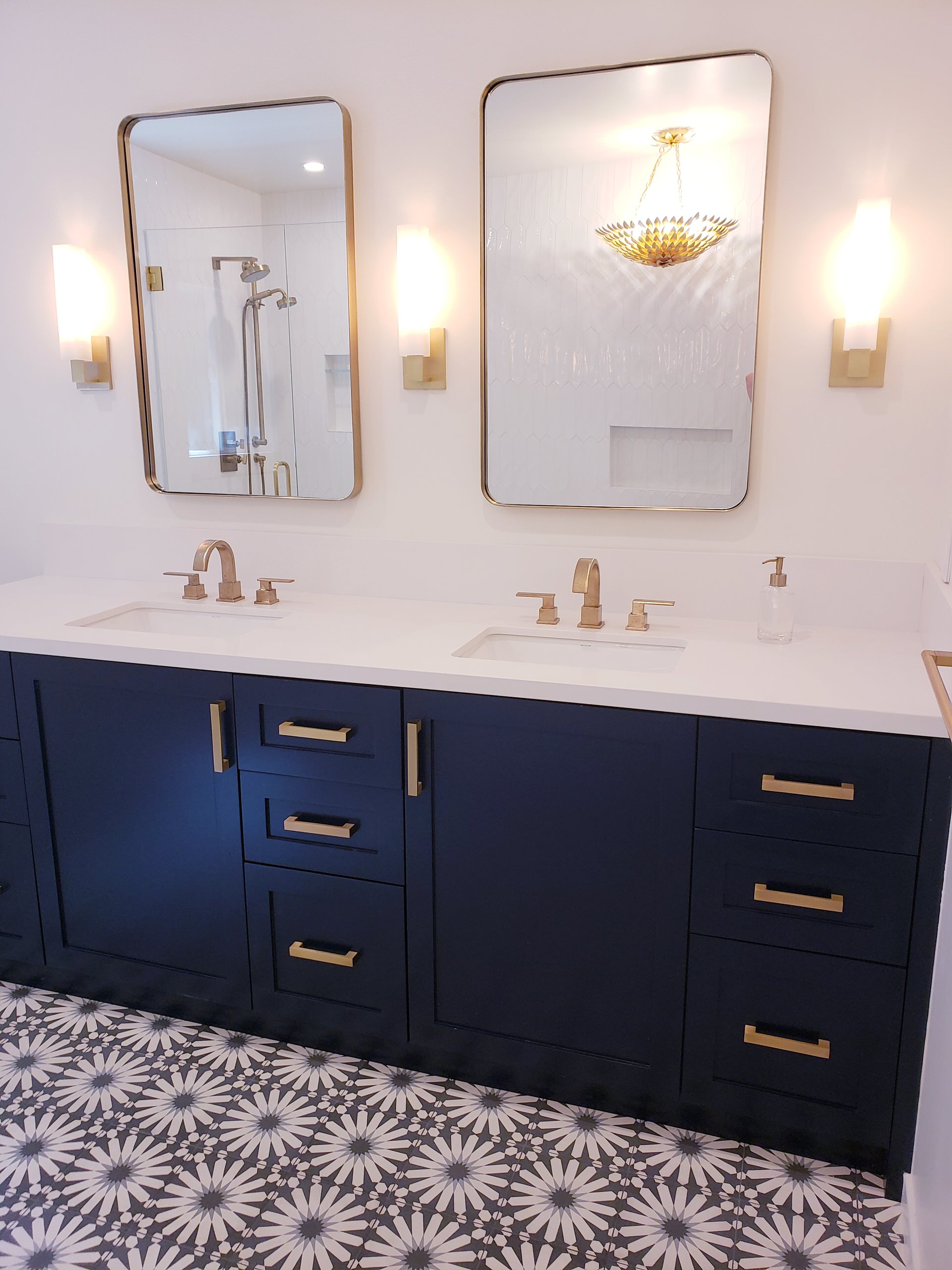 Sherman Oaks Modern bathroom