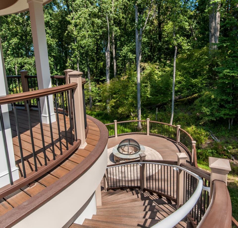 Curvilinear Deck and Outdoor Living