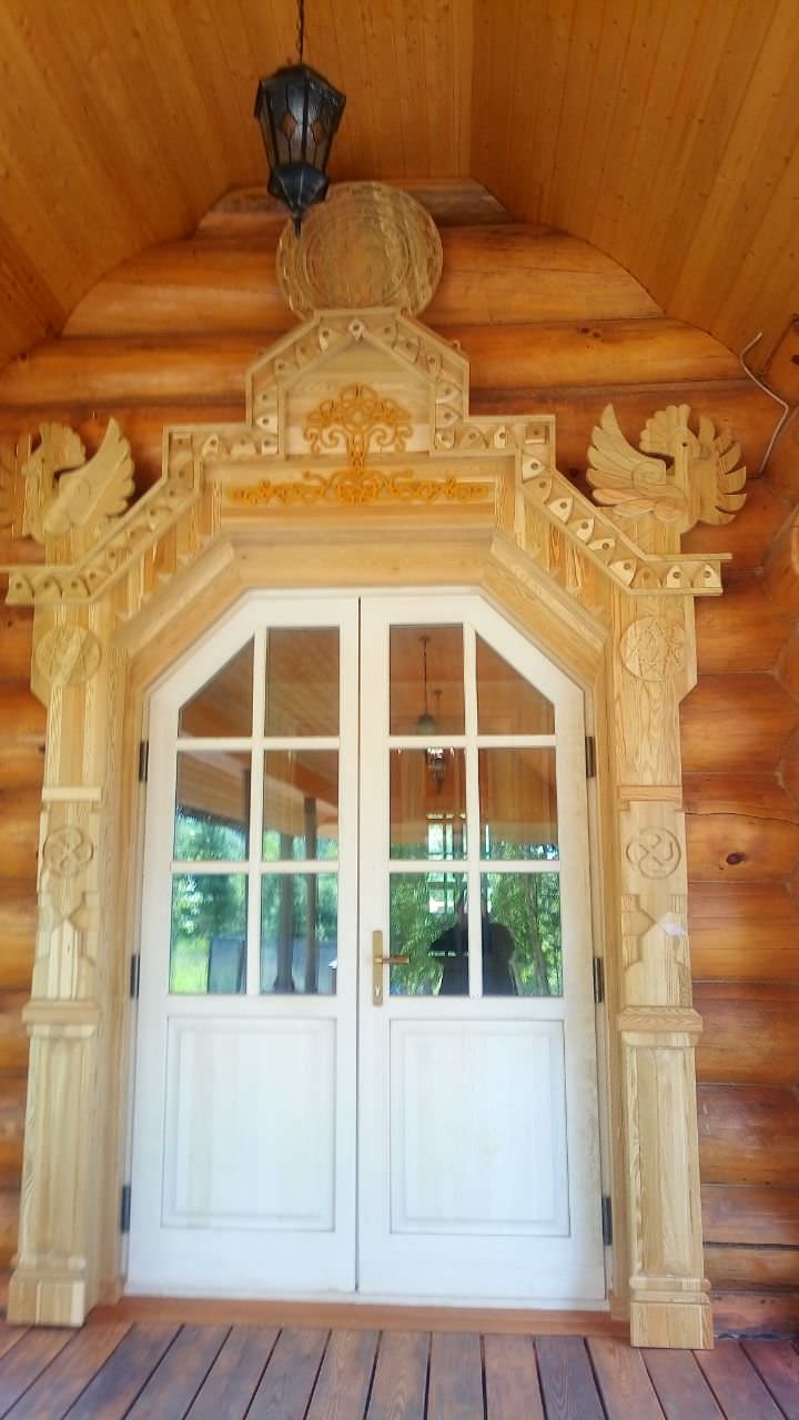 Русская усадьба. Родовое поместье. Резная обналичка оконных и дверных проемов