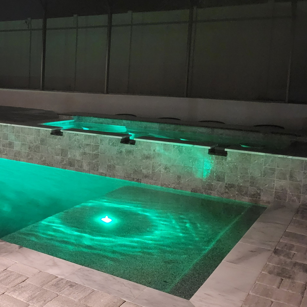Party Pool in Apopka with Bar, Spa, Sun Ledge and Table.