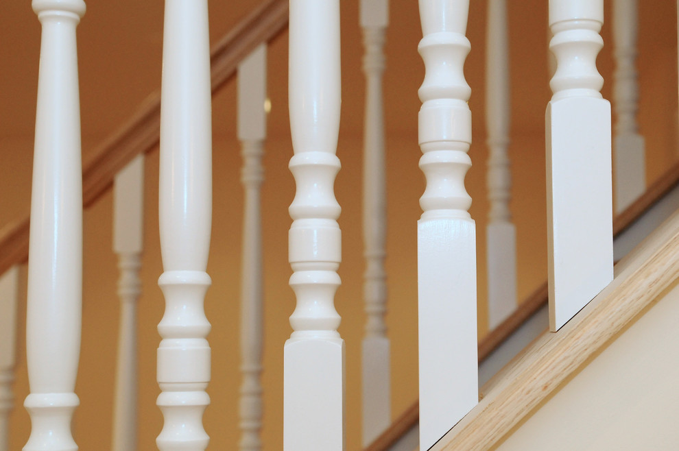 Example of a transitional staircase design in Chicago