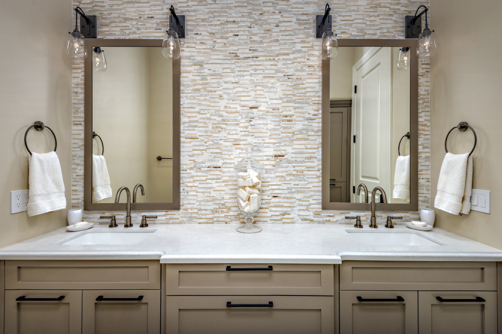 Example of a transitional bathroom design in Phoenix