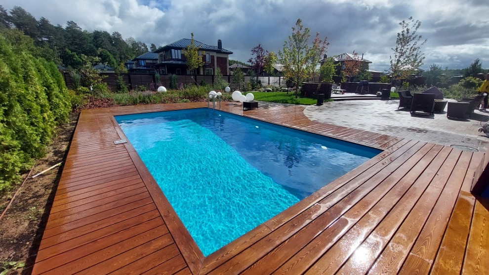 Уличный бассейн в частном доме