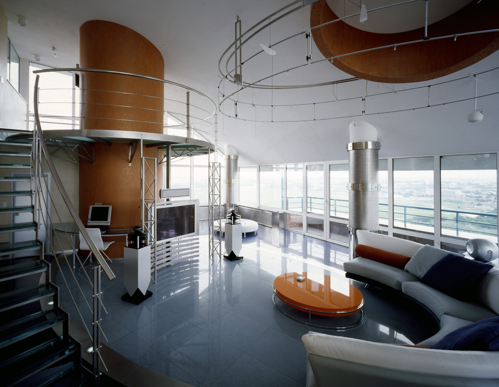 ТРЕХУРОВНЕВЫЙ ПЕНТХАУС В СТИЛЕ ХАЙ-ТЕК