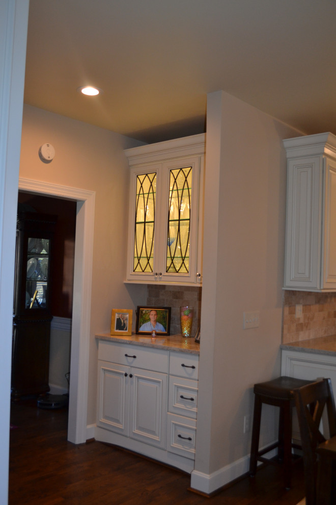 Home design - transitional home design idea in Cincinnati