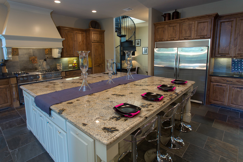 Kitchen - kitchen idea in Austin