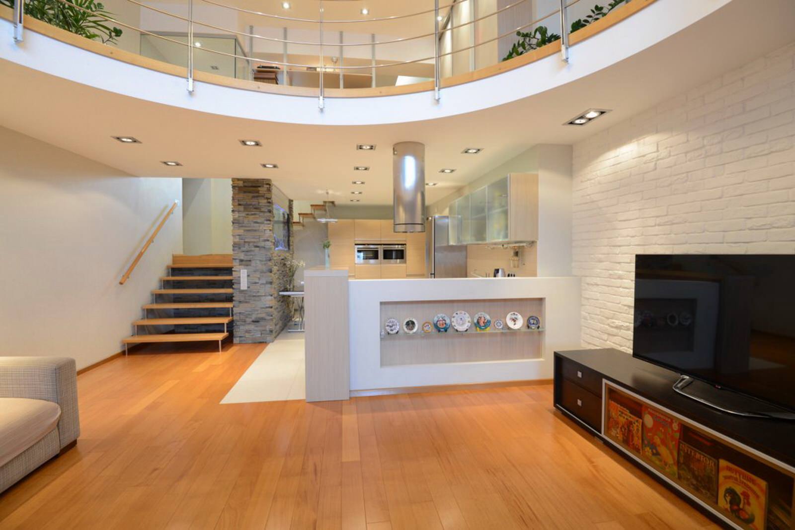 Мастерская превращается в . . .