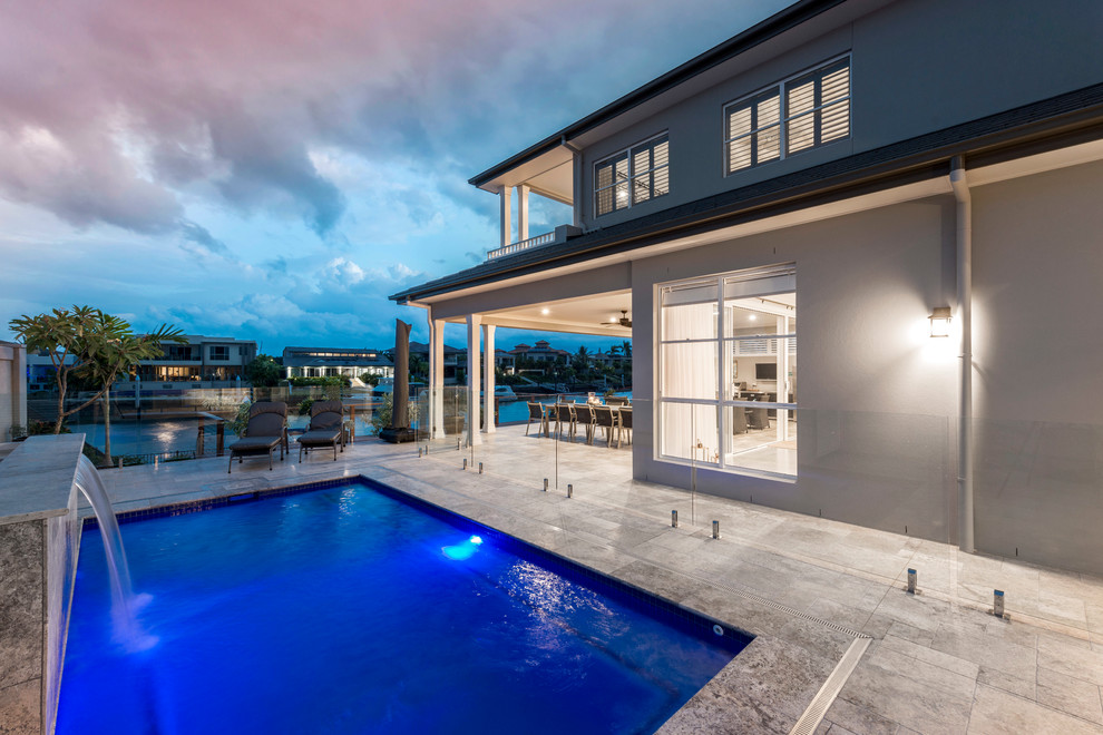 Design ideas for a beach style patio in Gold Coast - Tweed.