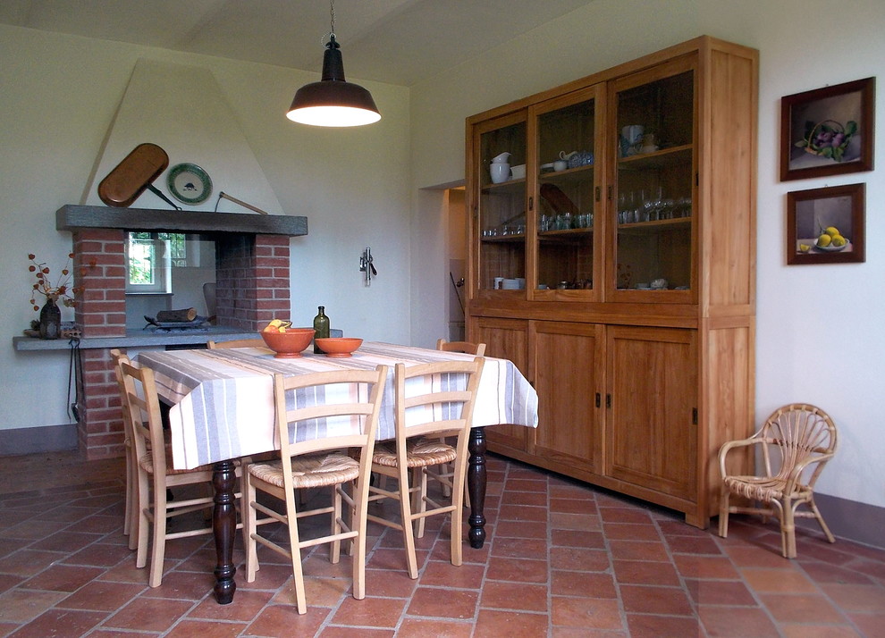 Design ideas for a country dining room in Turin.