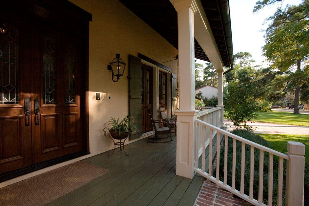 Photo of a mid-sized front yard verandah in Houston with decking and a roof extension.