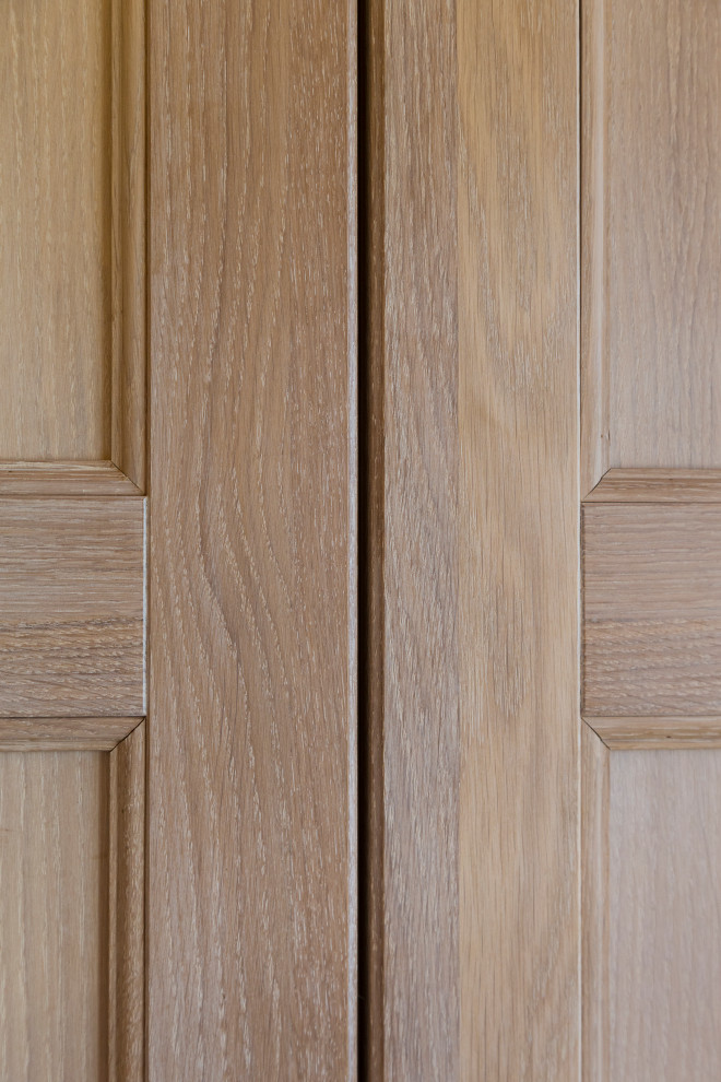 Встроенный шкаф в детскую из массива дуба