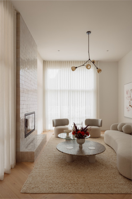 Hampton contemporary-living-room