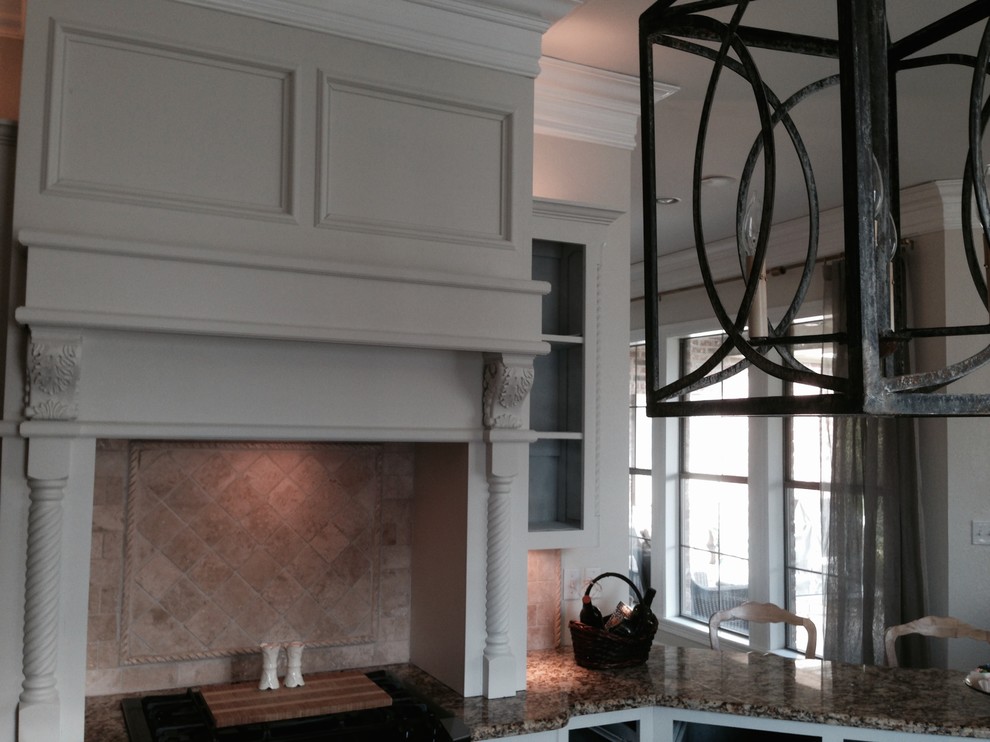 Transitional home design photo in Jackson