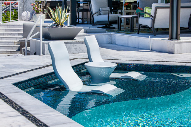 Boater's Paradise modern-pools