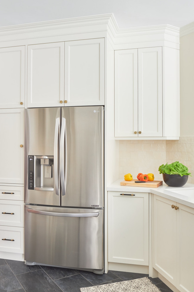 Example of a transitional kitchen design in Toronto