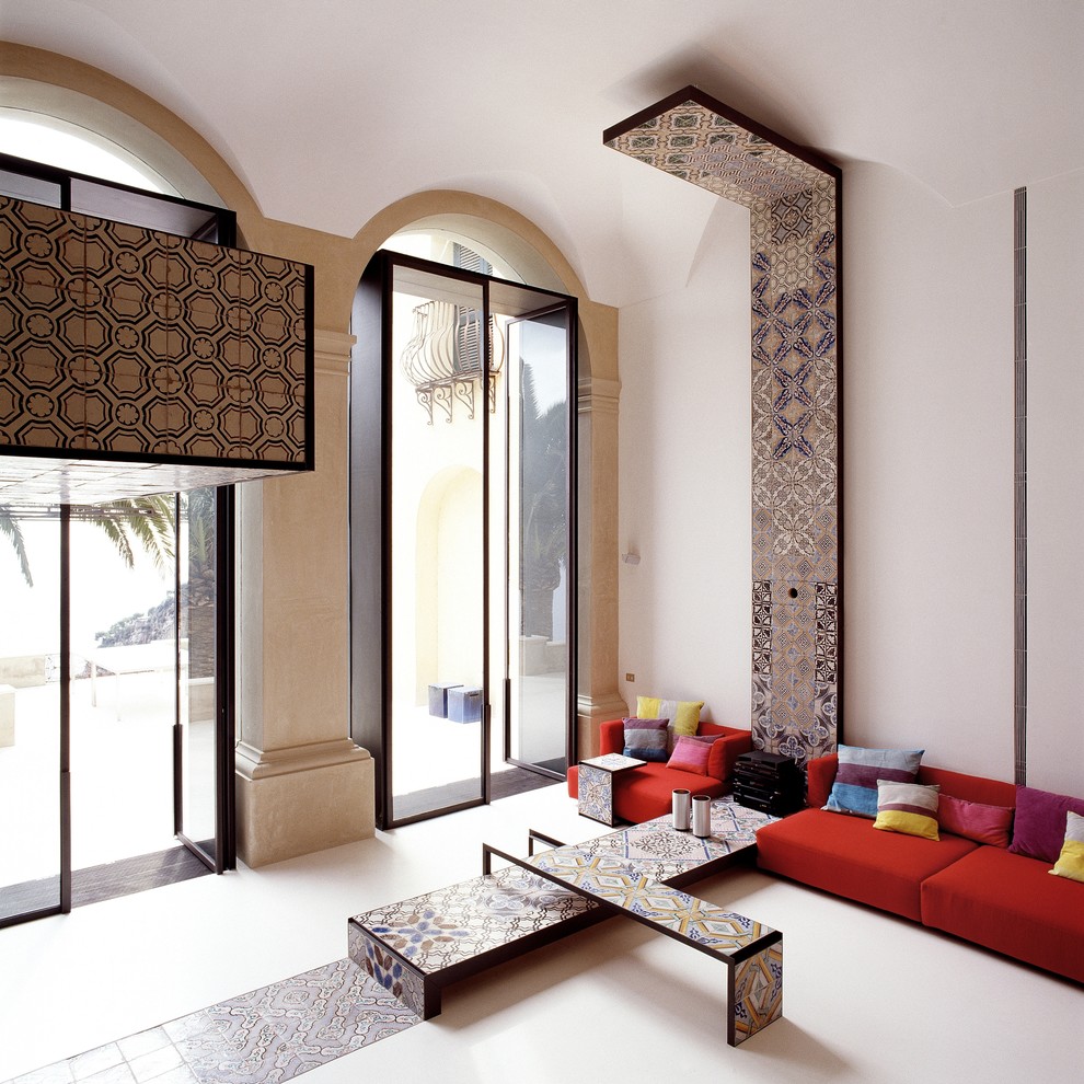 Photo of an eclectic living room in Naples.