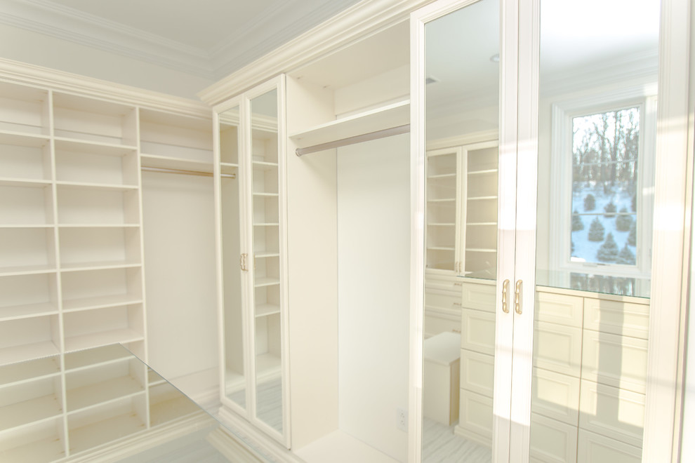 Design ideas for a traditional storage and wardrobe in Philadelphia.