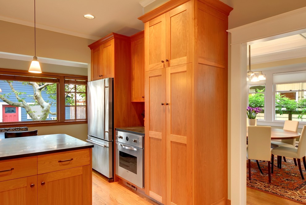 This is an example of an arts and crafts kitchen in Seattle.