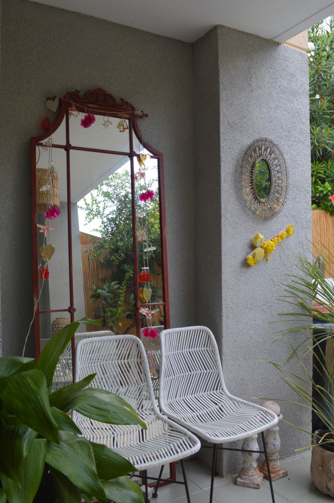 Foto de patio contemporáneo pequeño en patio trasero