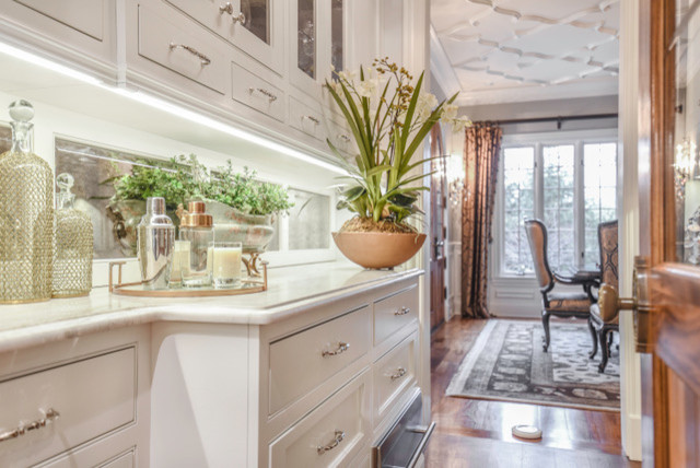 Inspiration for a transitional kitchen remodel in Chicago