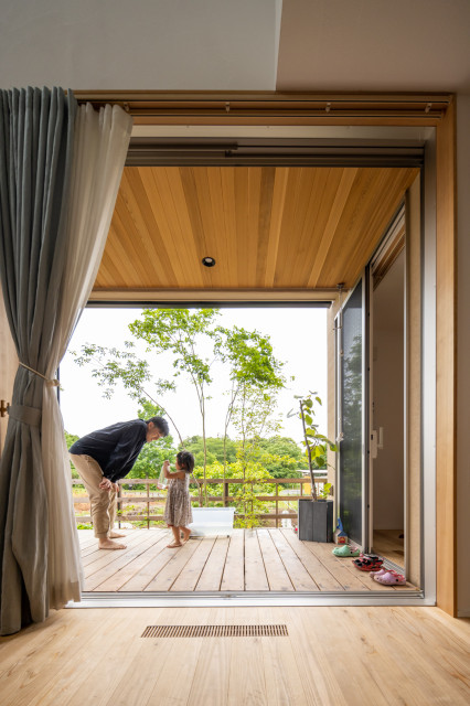 ウッドデッキ japones-moderno-terraza-y-balcon
