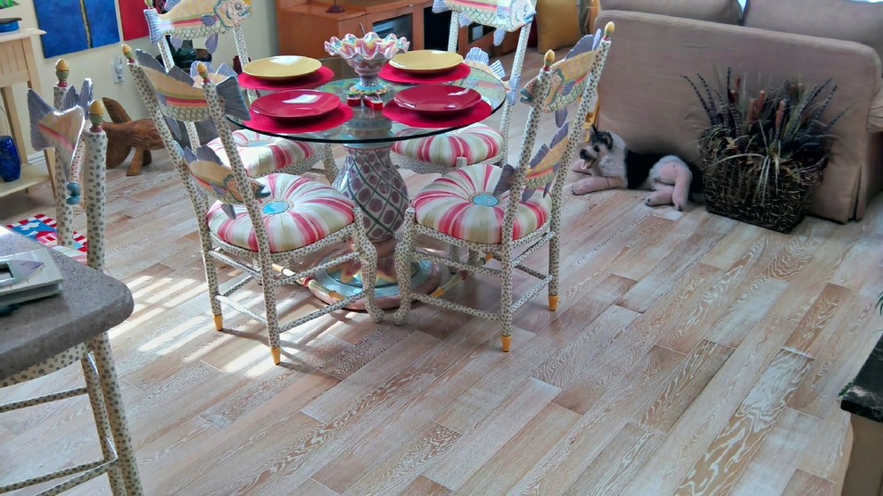Photo of a beach style dining room in Tampa.