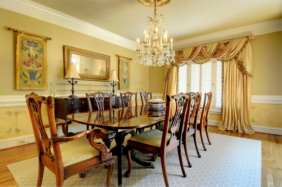 This is an example of a traditional dining room in Atlanta.