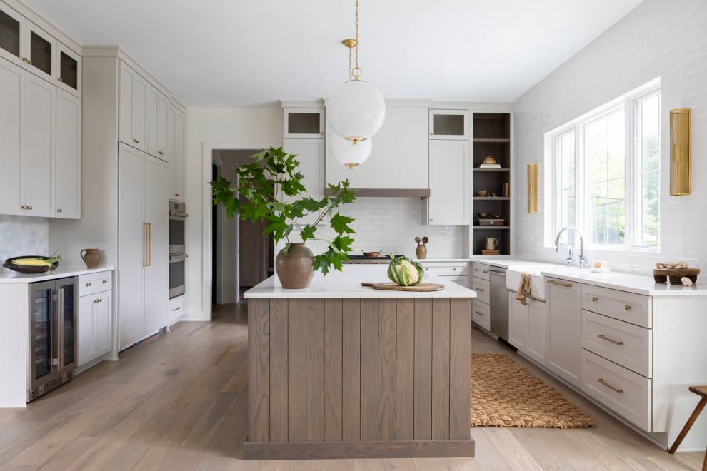 Transitional kitchen photo in Chicago