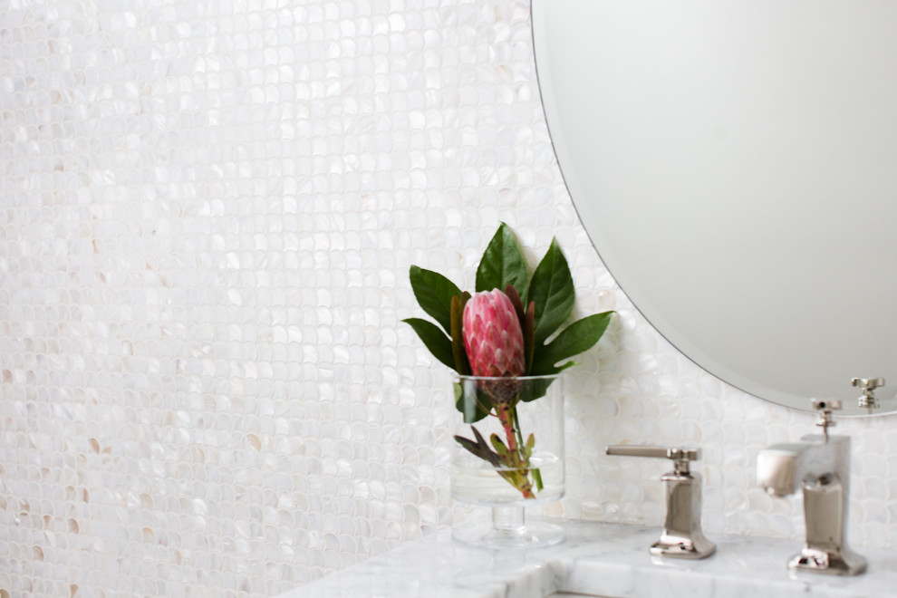 Example of a transitional bathroom design in Chicago