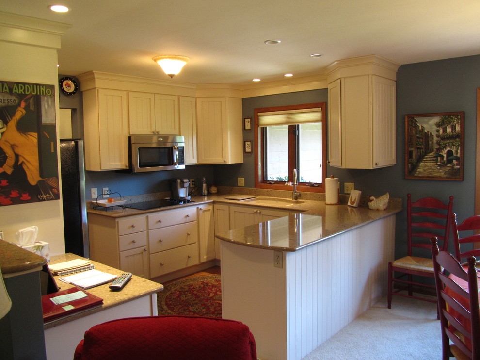 This is an example of a mid-sized eclectic kitchen in Minneapolis.