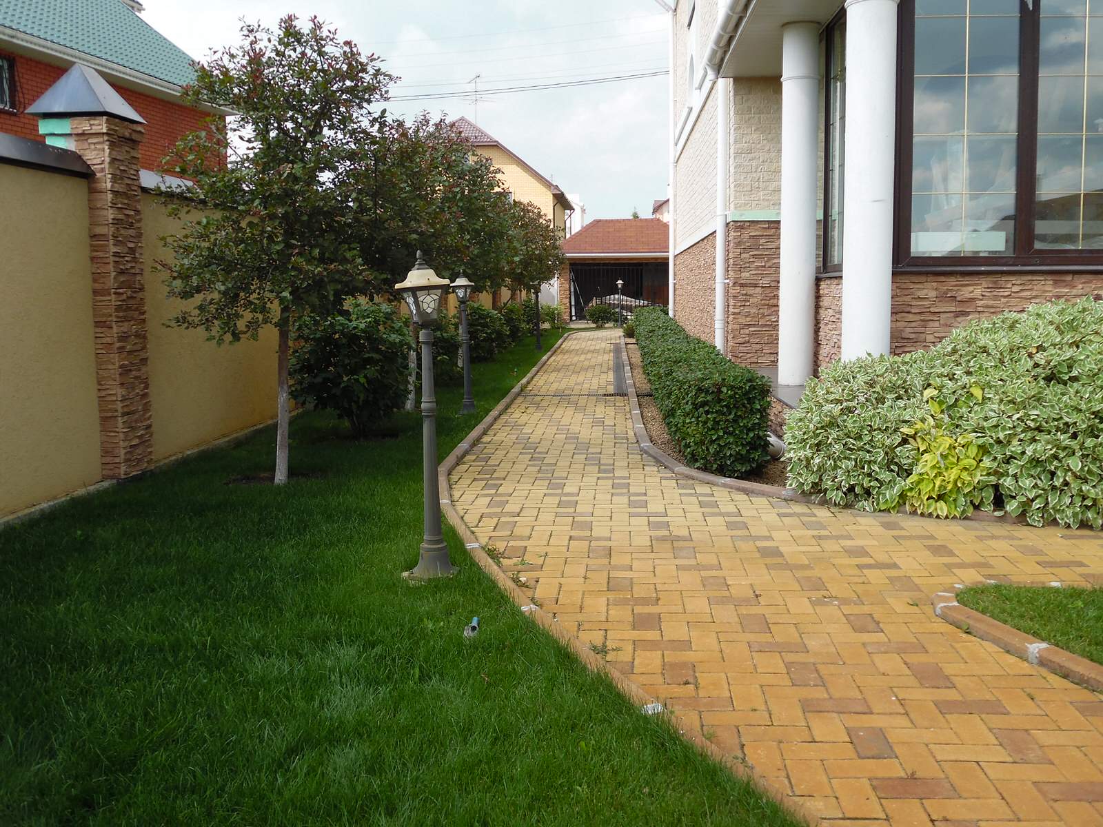 Современная классика. Цветущий сад.