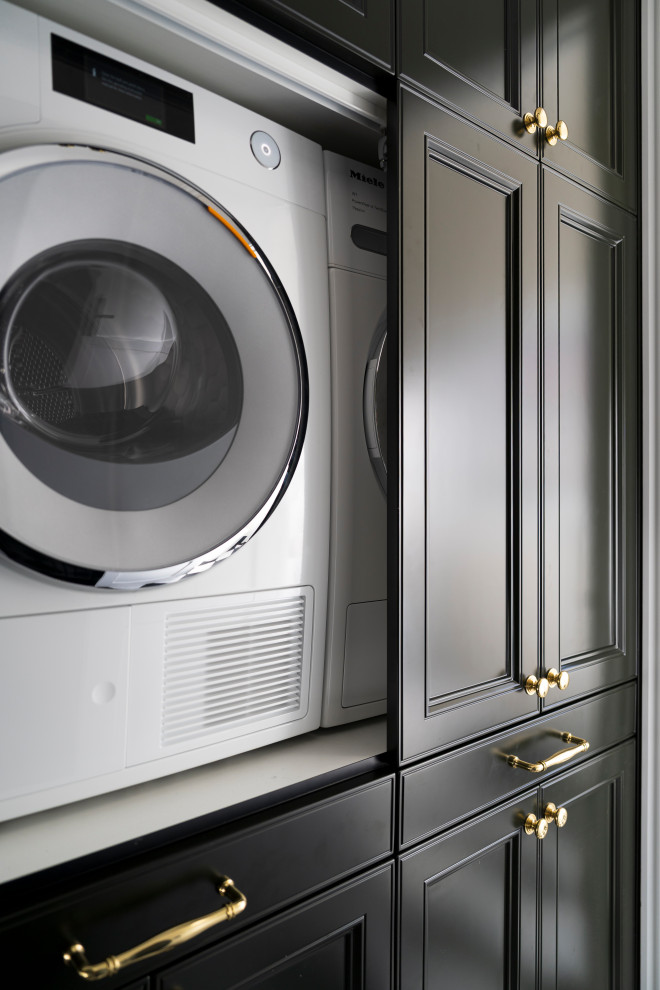 Inspiration for a transitional laundry room in Wollongong.