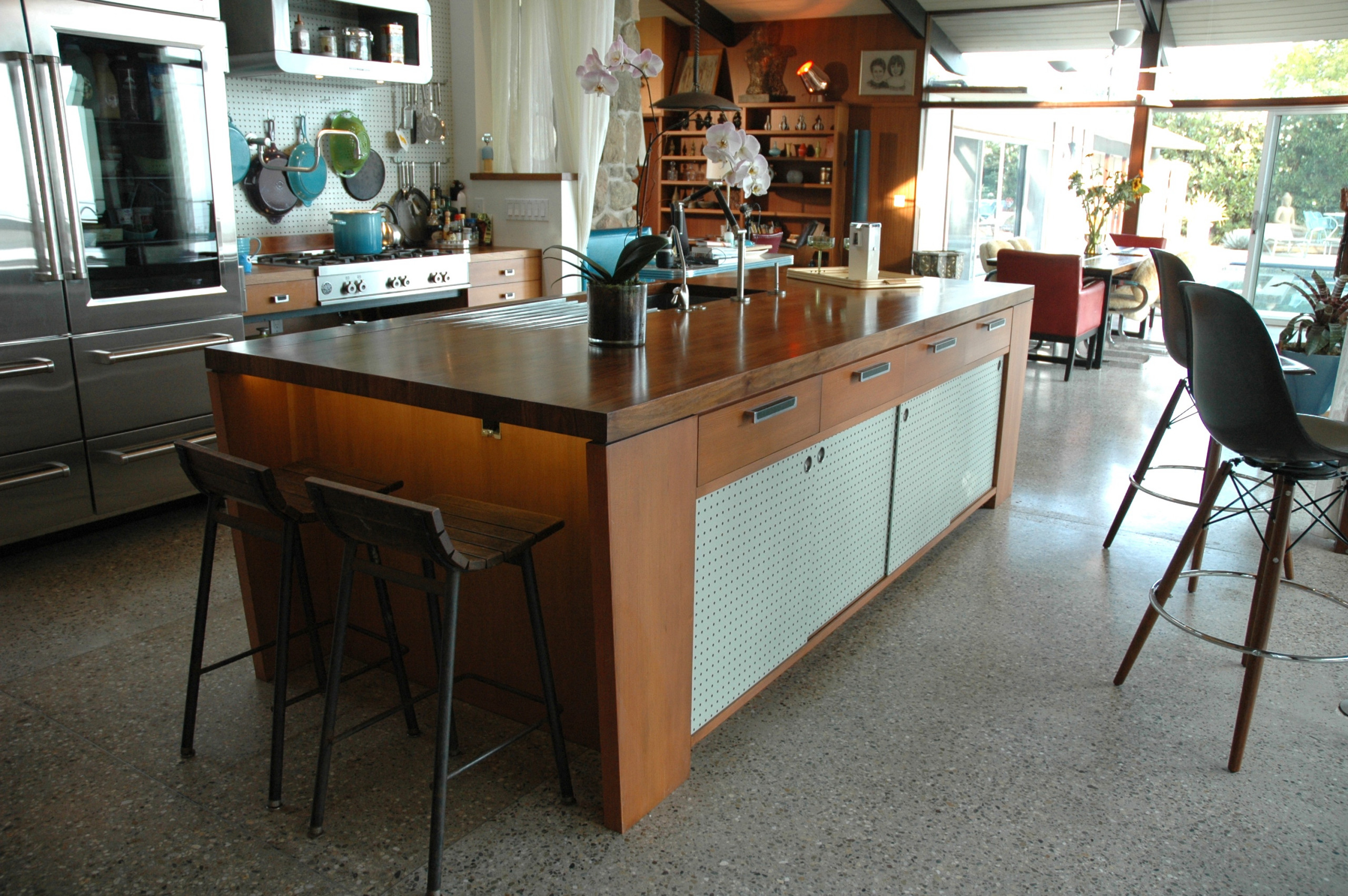 Kitchen of the Week: A Midcentury Marvel in Santa Barbara, image size:2560x1702