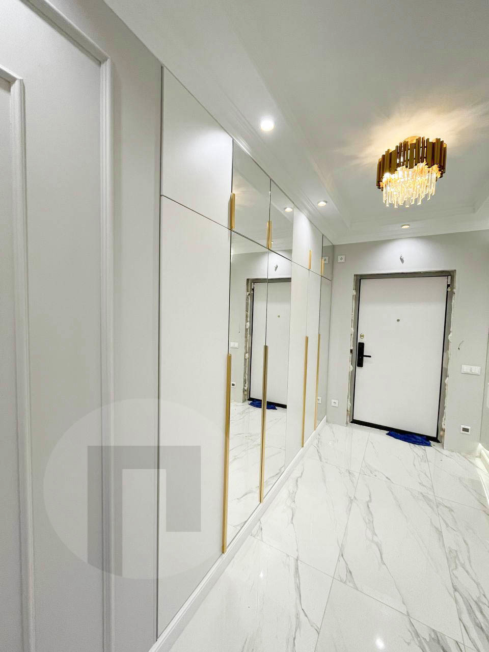 Зеркальный шкаф в прихожую