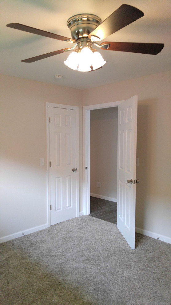Bedroom - transitional bedroom idea