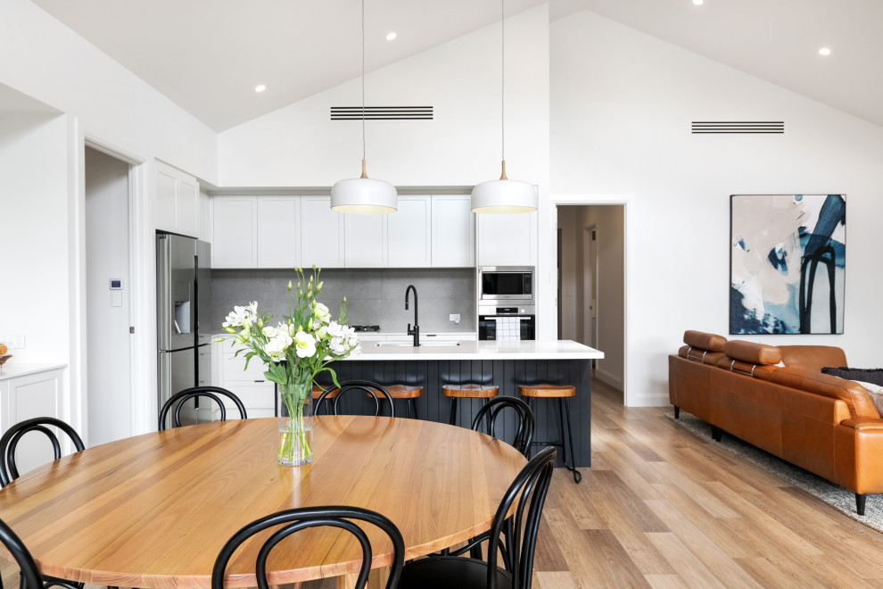 Inspiration for a traditional kitchen in Adelaide.