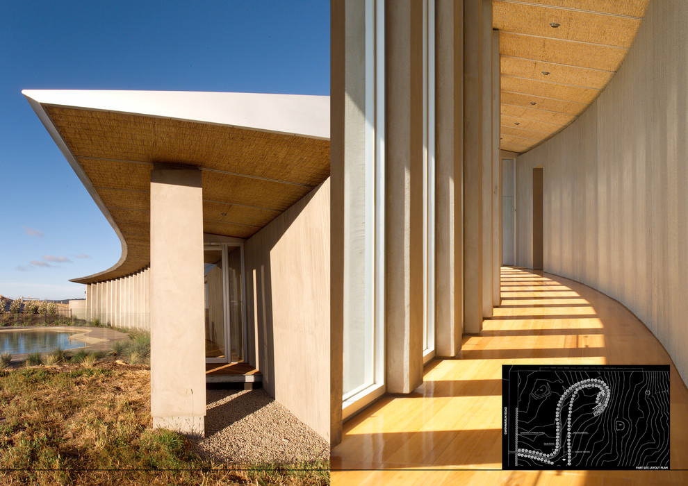 Photo of a contemporary hallway in Melbourne.