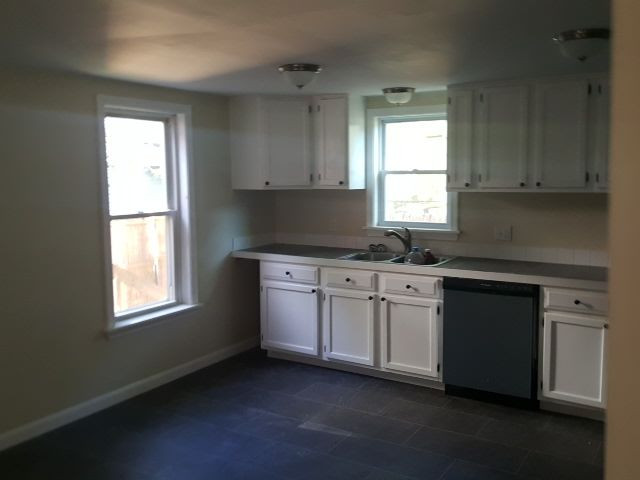 Example of a transitional home design design in Portland Maine